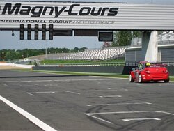 На трассе в Маньи-Куре протестировали LADA Granta WTCC.